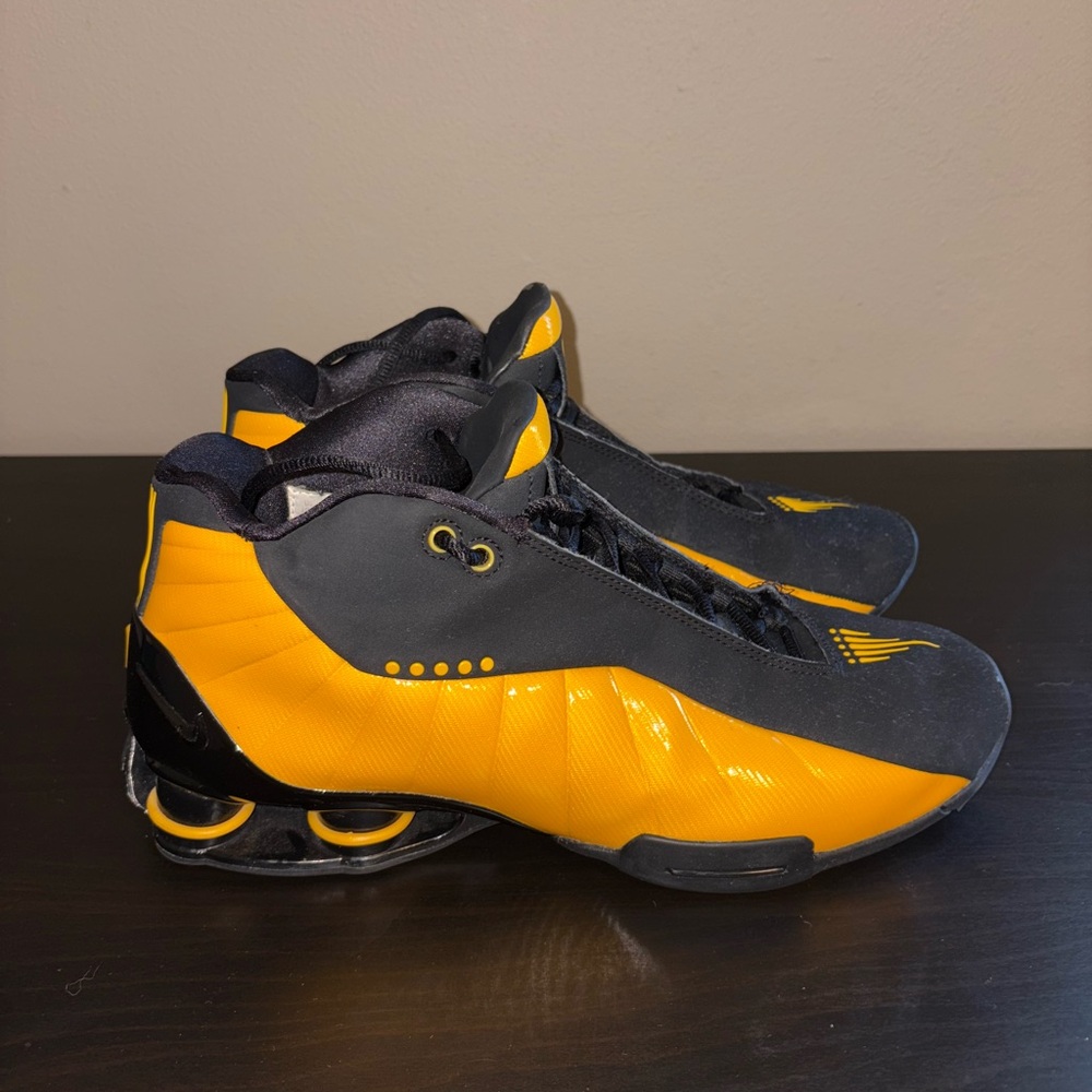 Nike Men’s Shox BB4, Black and University Golf, Size 10.5